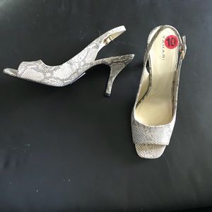 Tahari Slingback Shoes. Never worn. Size 10.
